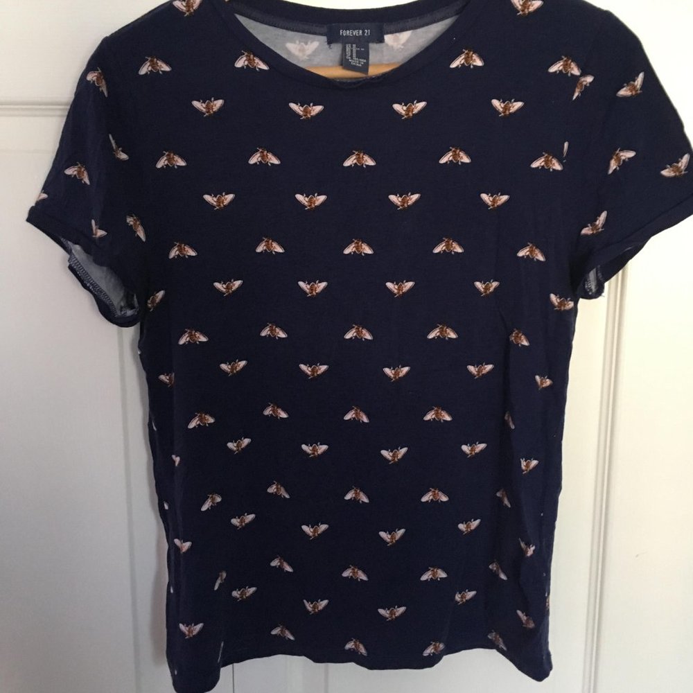 Navy Bee Shirt🌼 - Picture 2 of 2